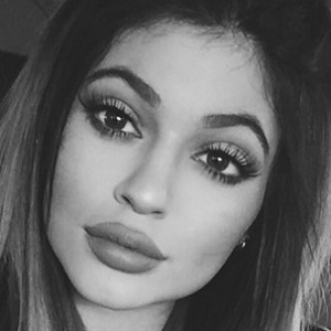 See What Kylie Jenner's Lips Really Look Like