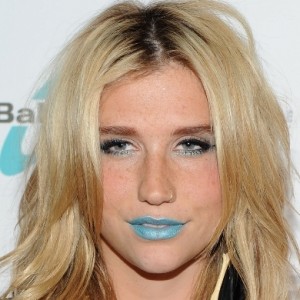 10 Terrible Celebrity Makeup Fails - ZergNet