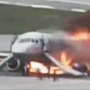 Horrifying Footage Shows Plane Bouncing on Runway Before Fire - ZergNet