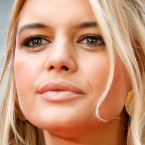 'Baywatch' Actress Kelly Rohrbach Marries Walmart Heir - ZergNet