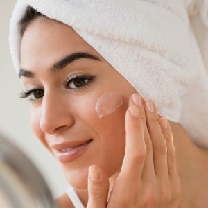 Why You Should Really Be Using Water Based Moisturizer