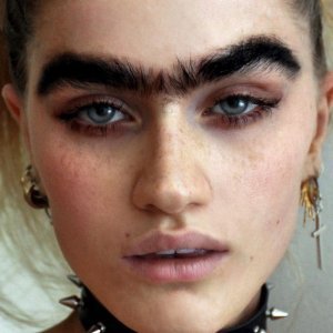 This Model is Making Bank Thanks to Her Unbelievable Unibrow - ZergNet