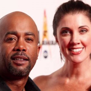 How Darius Rucker Met His Wife Beth Leonard - ZergNet