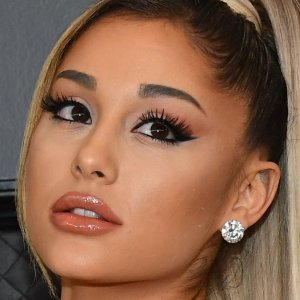 Ariana Grande Has a Princess Moment On the Grammys Red Carpet
