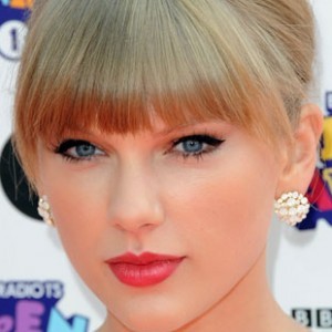 See What Taylor Swift Looks Like Without Makeup