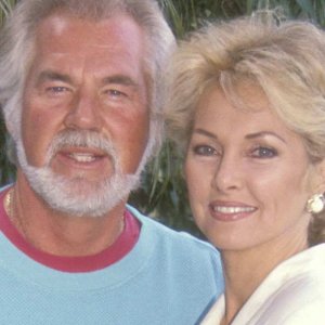 What Kenny Rogers' Ex-Wife Has To Say About Dolly Parton - ZergNet