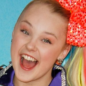 JoJo Siwa Reveals Dramatic New Look for 17th Birthday