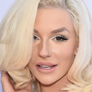 The Untold Truth of Courtney Stodden - ZergNet