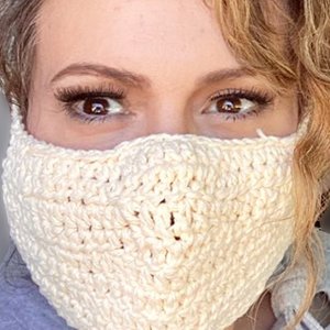 Alyssa Milano Mocked On Twitter For Unusual Face Mask