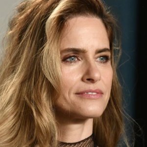 The Real Reason Amanda Peet Will Never Get Plastic Surgery - ZergNet
