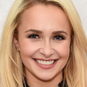 Hayden Panettiere Shows Off New Neck Tattoo