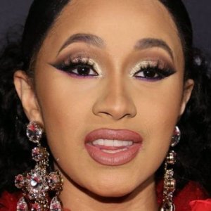 Cardi B Shows Off Her Natural Hair - ZergNet