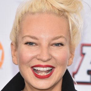 Sia's Transformation is Seriously Turning Heads - ZergNet