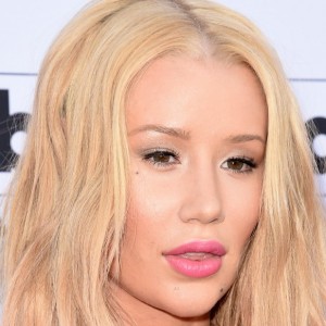 Iggy Azalea Debuts Stunning New Look - ZergNet