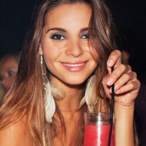 The 10 Struggles Of Dating A Beautiful Woman