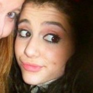 22 Flashback Photos of Ariana Grande That Look Nothing Like Her