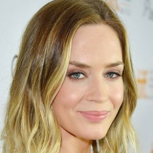 Celebs Show Off the Best Haircuts for Thin Hair - ZergNet