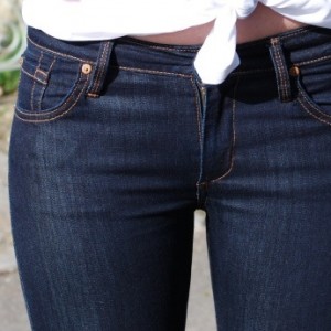 5 Reasons to Get Rid of Your Skinny Jeans Right Now