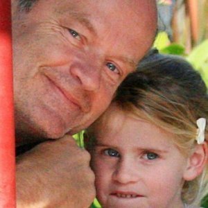 Kelsey Grammer's Daughter Grew Up To Be A Total Bombshell - ZergNet