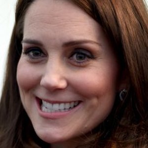 Hysterical Royal Family Wardrobe Malfunctions Caught On Camera - ZergNet