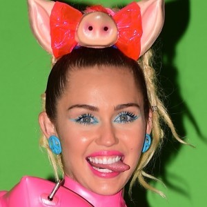 Miley Cyrus's New 'Dead Petz' Album Proves Hard To Endure - ZergNet