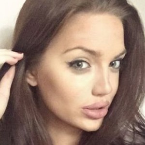 Angelina Jolie Look-Alike Takes The Internet By Storm