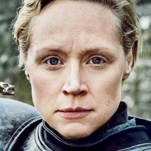 How Gwendoline Christie Got Ripped For Game Of Thrones - ZergNet