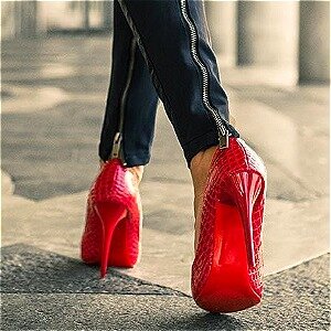 There's A Right Way To Walk In Heels