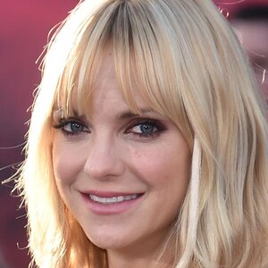 Anna Faris Bares It All In Garden Of Eden Super Bowl Ad ZergNet