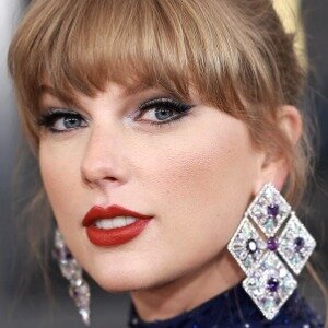 Taylor Swift Is Truly Bejeweled In Midnight Blue Grammys Outfit