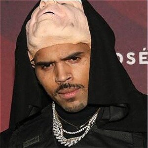 Chris Brown Throws Temper Tantrum After Grammys 2023 Loss - ZergNet