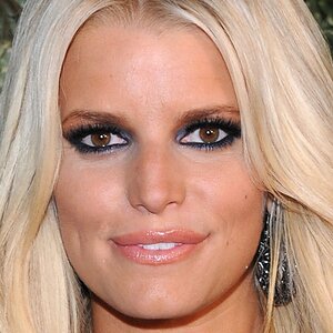 Jessica Simpson Shows Off Weight Loss In Gorgeous Silk Midi