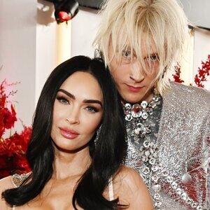 Megan Fox Turns Heads After Ditching MGK Engagement Ring - ZergNet