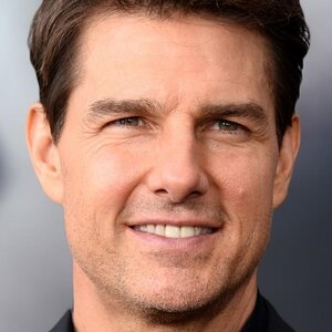 Tom Cruise Debuts Striking New Look At Academy Awards Lunch - ZergNet