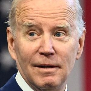 Biden Draws Eyes After Stumbling Up Air Force 1 Stairs Yet Again