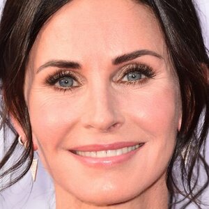 Courteney Cox's Striking Gen Z Transformation Is Drawing Eyes