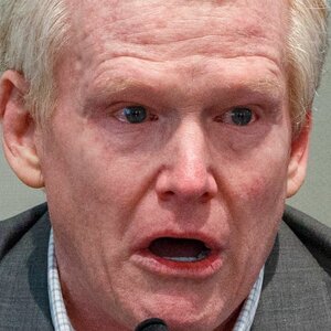 Alex Murdaugh Sentenced In Brutal Murder Trial - ZergNet