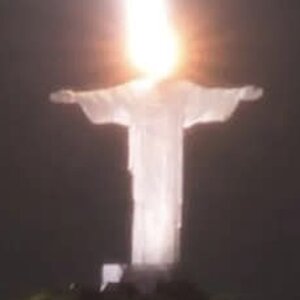 A Photographer Caught A Lightning Strike On The Cristo Redentor