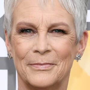 Jamie Lee Curtis Looks Radiant In Pretty Sparkly Dress At Oscars