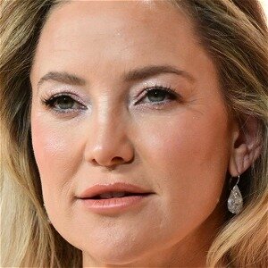 Kate Hudson Dazzles In Silver Sequin Gown At The Oscars