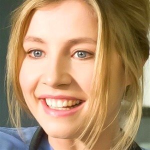 Elliot From Scrubs Is Still Staggeringly Gorgeous Today