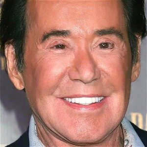 It's Really No Surprise That Wayne Newton Lost All His Money