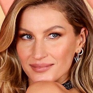 Gisele Turns Heads After Teasing Return To Runway Modeling