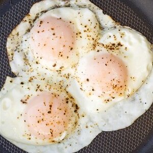 Achieve Perfect Over-Easy Eggs By Using This Simple Method