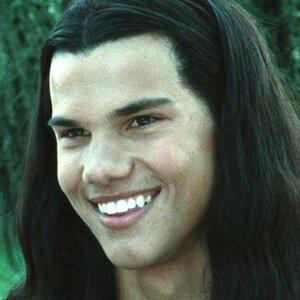 It's No Secret Why Hollywood Won't Cast Taylor Lautner Anymore - ZergNet
