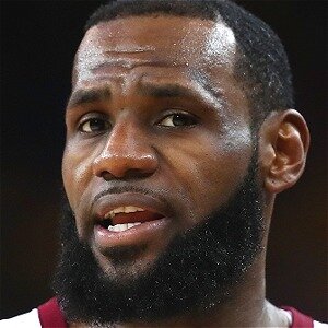 LeBron James' Twitter Announcement Is Majorly Turning Heads