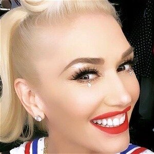 Gwen Stefani Sparkles In Cute Mini Skirt At CMT Awards