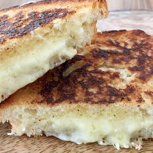 This Adult Grilled Cheese Sandwich Is A Game Changer