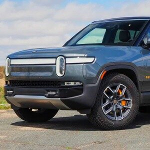2023 Rivian R1S Sets A High Bar For Three-Row Electric SUVs