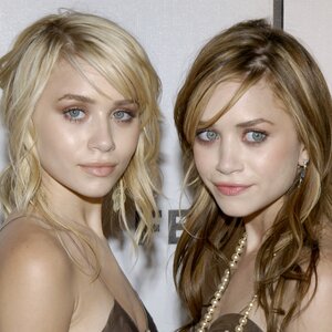 The Tragic True Story Of The Olsen Twins - ZergNet